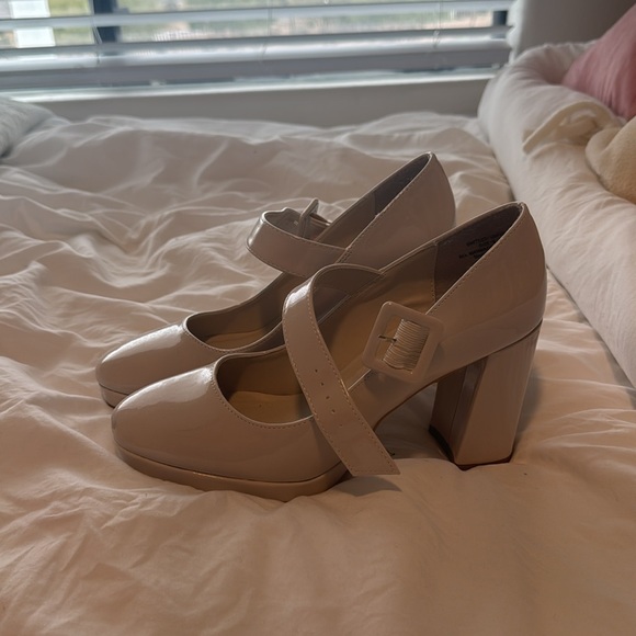 Madden Girl heel shoe light pink/white lightly worn - Picture 2 of 4